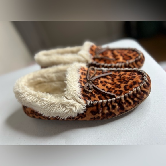 J Crew Faux Calf Hair Leopard Print Fuzzy Fur Lined Women Mocassin Slip On Sz 10 - Picture 2 of 6